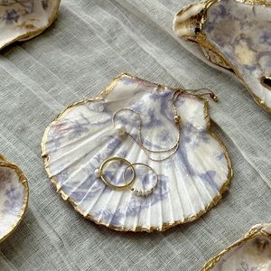 Toile de Jouy Seashell Jewelry Holder